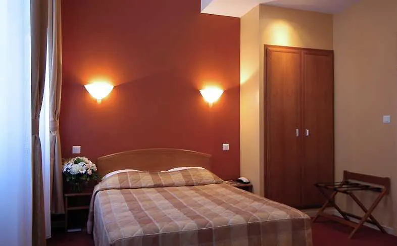 Kyriad Avignon - Palais Des Papes Hotel